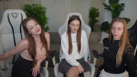 Snapshot of bright_diamonds_054 chatting on 09/08/25, 02:49 Diamonds Girls online show from 09/08/25, 02:49