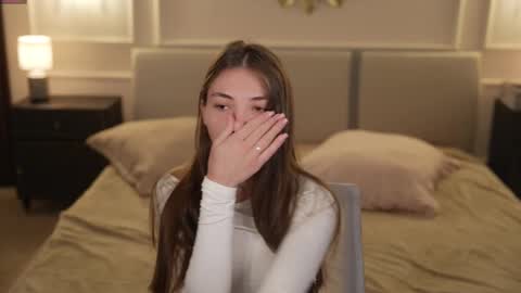 Snapshot of bright_diamonds_054 chatting on 09/13/25, 07:30 Diamonds Girls online show from 09/13/25, 07:30