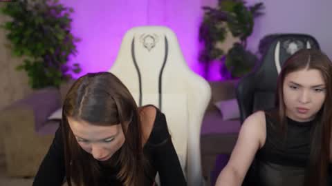 Snapshot of bright_diamonds_054 chatting on 10/03/25, 08:00 Diamonds Girls online show from 10/03/25, 08:00