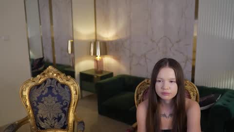 Snapshot of bright_diamonds_054 chatting on 10/08/25, 07:55 Diamonds Girls online show from 10/08/25, 07:55