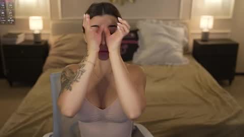 Snapshot of bright_diamonds_054 chatting on 11/03/25, 07:42 Diamonds Girls online show from 11/03/25, 07:42