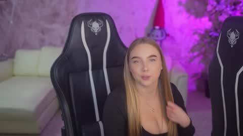 Snapshot of bright_diamonds_054 chatting on 11/21/25, 12:26 Diamonds Girls online show from 11/21/25, 12:26