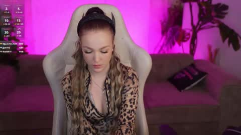 Snapshot of bright_diamonds_054 chatting on 12/02/25, 11:45 Diamonds Girls online show from 12/02/25, 11:45