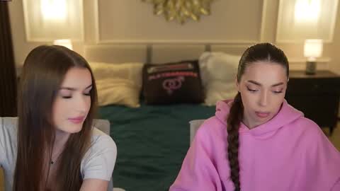 Snapshot of bright_diamonds_054 chatting on 12/15/25, 11:25 Diamonds Girls online show from 12/15/25, 11:25