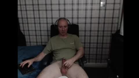 Snapshot of britguy_uk chatting on 06/17/26, 09:38 Lemee Joinyuu online show from 06/17/26, 09:38