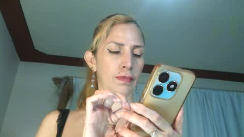 Snapshot of brithany_hunt chatting on 06/14/26, 06:43 brithany hunt online show from 06/14/26, 06:43