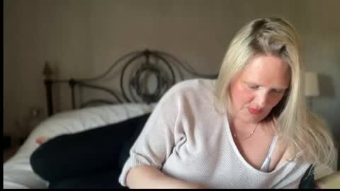 British Bella online show from 04/23/26, 05:48