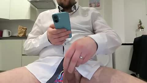 Britishman1989 online show from 03/10/26, 09:31