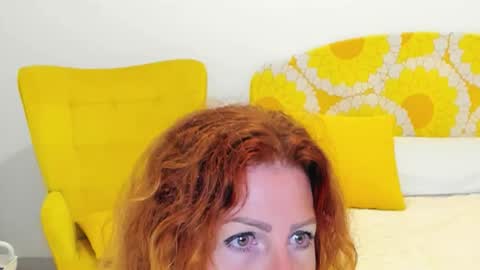 Snapshot of britishmilfpenelope chatting on 10/19/25, 04:57 Penelope online show from 10/19/25, 04:57