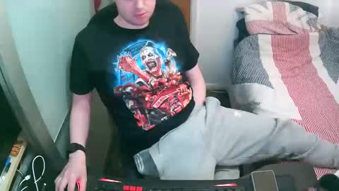 British Tom online show from 09/26/25, 08:57