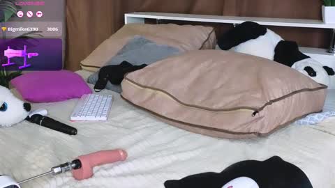 Britney online show from 02/27/25, 03:25