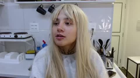 maru miaw   Please help me to reach 100 thumbs up online show from 10/31/25, 10:33