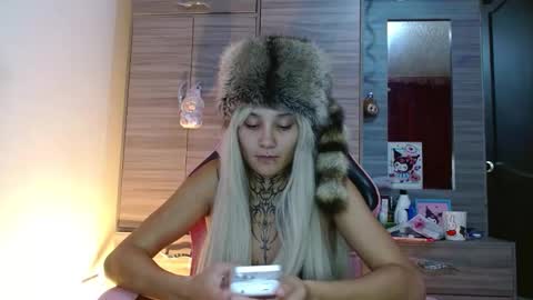 maru miaw   Please help me to reach 100 thumbs up online show from 11/21/25, 10:08