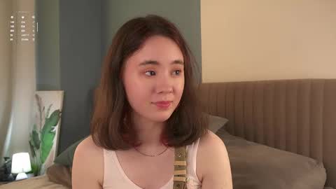 Snapshot of britthe chatting on 09/11/25, 11:32 Lina online show from 09/11/25, 11:32