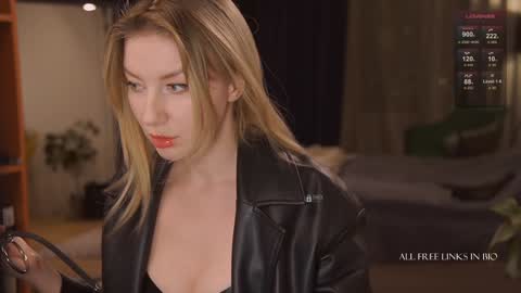 Snapshot of bronnica chatting on 12/09/24, 02:49 Anna online show from 12/09/24, 02:49