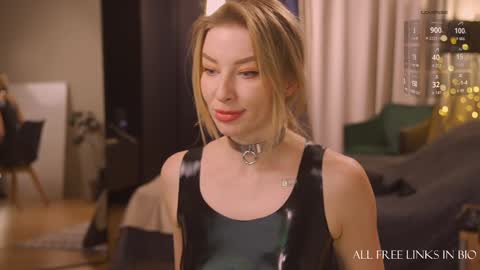 Snapshot of bronnica chatting on 12/23/24, 07:09 Anna online show from 12/23/24, 07:09