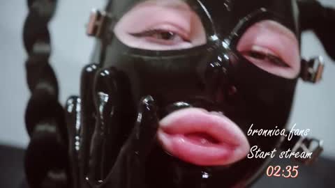 Snapshot of bronnica chatting on 09/08/25, 03:55 Anna online show from 09/08/25, 03:55