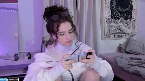 Snapshot of brookchills chatting on 02/11/25, 11:22 Brook Help me collect 100 reactions online show from 02/11/25, 11:22