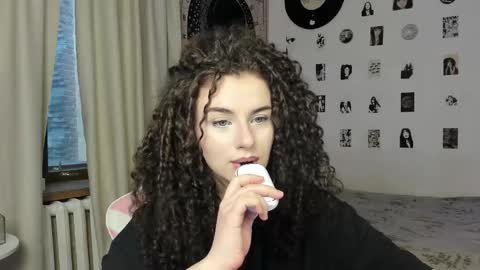 Snapshot of brookchills chatting on 10/05/25, 07:07 Brook Help me collect 100 reactions online show from 10/05/25, 07:07