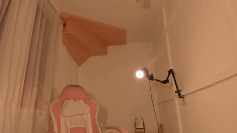 Nat  Independent model  Please help me to reach 200 thumbs up online show from 01/02/25, 02:11