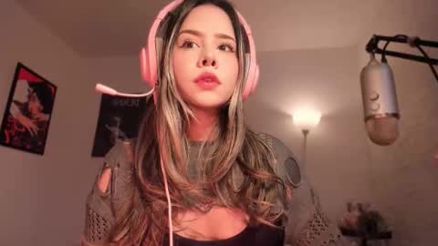 Nat  Independent model  Please help me to reach 200 thumbs up online show from 01/10/26, 08:54