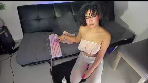 Snapshot of browngirl69 chatting on 03/05/25, 05:07 miss muller online show from 03/05/25, 05:07