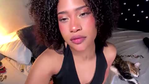 Snapshot of browngirl69 chatting on 10/01/25, 01:00 miss muller online show from 10/01/25, 01:00