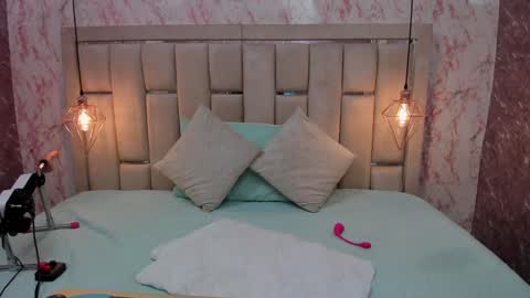 Sara  online show from 12/06/24, 01:51