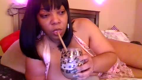 Snapshot of brownroundrenee chatting on 01/12/25, 10:45 brownroundrenee online show from 01/12/25, 10:45