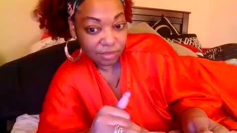 Snapshot of brownroundrenee chatting on 02/08/25, 09:57 brownroundrenee online show from 02/08/25, 09:57