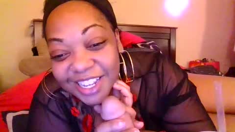 Snapshot of brownroundrenee chatting on 03/10/25, 04:25 brownroundrenee online show from 03/10/25, 04:25