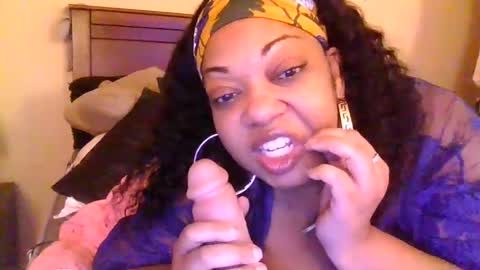 Snapshot of brownroundrenee chatting on 03/11/25, 09:56 brownroundrenee online show from 03/11/25, 09:56