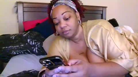 Snapshot of brownroundrenee chatting on 09/27/25, 09:47 brownroundrenee online show from 09/27/25, 09:47