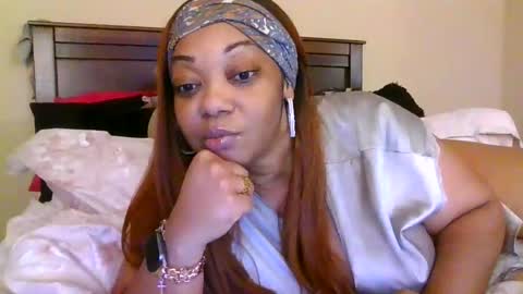 Snapshot of brownroundrenee chatting on 10/09/25, 10:13 brownroundrenee online show from 10/09/25, 10:13