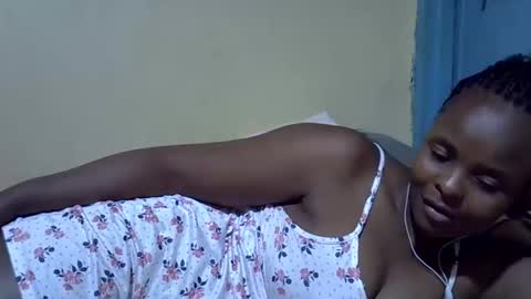 Snapshot of brownsexy_baby chatting on 10/16/25, 06:53 brownsexy_baby online show from 10/16/25, 06:53