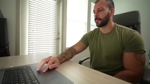 Snapshot of brucestryker chatting on 01/08/25, 05:37 onlyfans BRUCESTRYKER online show from 01/08/25, 05:37