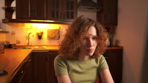 Tess online show from 04/18/26, 01:59