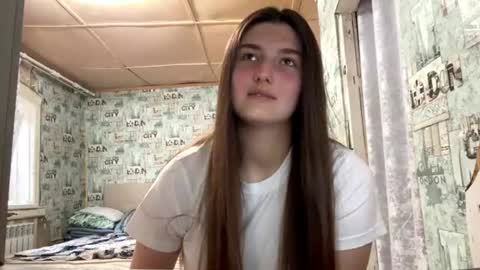 Snapshot of brunasizemore chatting on 06/19/26, 11:14 Mila online show from 06/19/26, 11:14