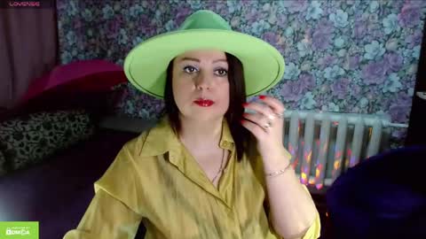 Snapshot of brunette7786 chatting on 04/25/26, 09:01 Julia online show from 04/25/26, 09:01