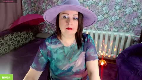 Snapshot of brunette7786 chatting on 04/26/26, 08:06 Julia online show from 04/26/26, 08:06