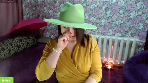 Snapshot of brunette7786 chatting on 05/03/26, 09:10 Julia online show from 05/03/26, 09:10