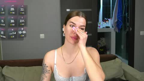 Snapshot of brunette_from_the_moon chatting on 04/05/26, 09:56 Alice online show from 04/05/26, 09:56