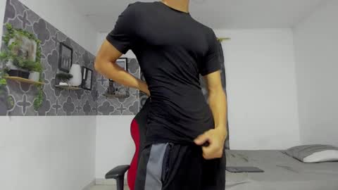 Snapshot of bruno_snow chatting on 09/17/25, 03:30 bruno_snow online show from 09/17/25, 03:30
