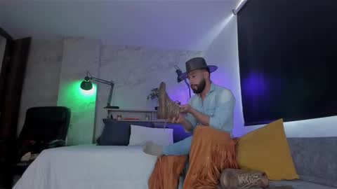 Andres Suarez online show from 10/30/25, 02:29