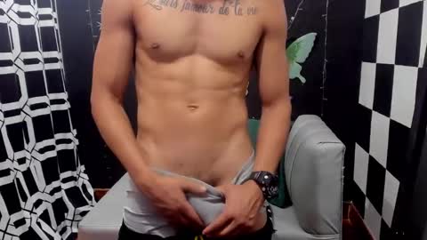 Snapshot of brunocuttie94 chatting on 02/02/25, 06:53 Join my fan club here 150 tokens a month online show from 02/02/25, 06:53
