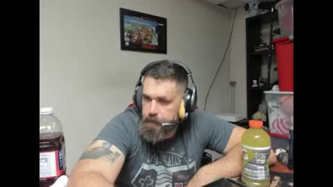 Snapshot of brutalmaster1983 chatting on 06/14/26, 06:32 BRUTALMASTER1983 online show from 06/14/26, 06:32