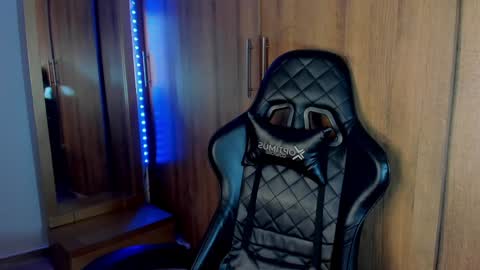 Snapshot of bryan_boy_ chatting on 12/24/24, 06:39 bryan online show from 12/24/24, 06:39