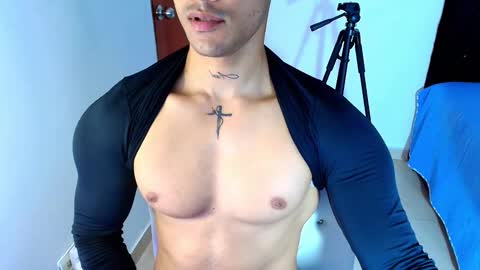 Snapshot of bryan_boy_ chatting on 10/10/25, 12:09 bryan online show from 10/10/25, 12:09