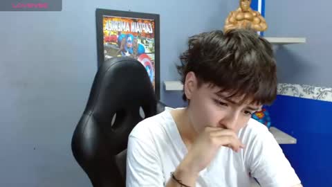 Snapshot of bryce_evans chatting on 01/21/25, 06:55 B R Y C E  online show from 01/21/25, 06:55