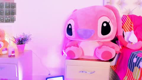 Snapshot of bryonny_ chatting on 02/05/25, 12:27 Carly online show from 02/05/25, 12:27